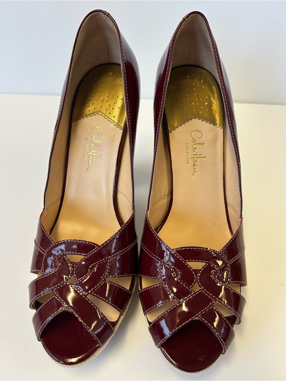 EUC - Charlize Air Pump Wine Patent with Woven Detaills 10B